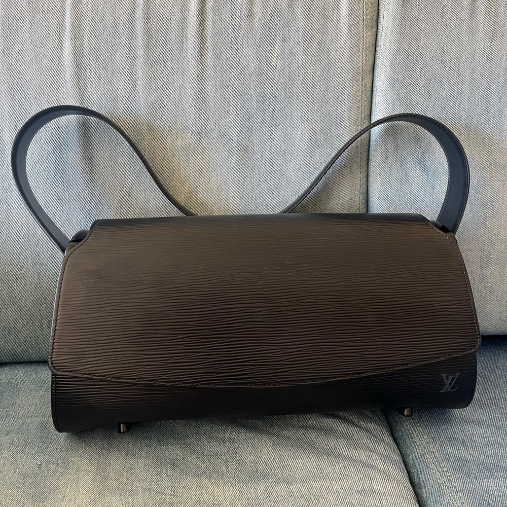 ❌SOLD❌Lou’s Vuitton nucturne Epi bag